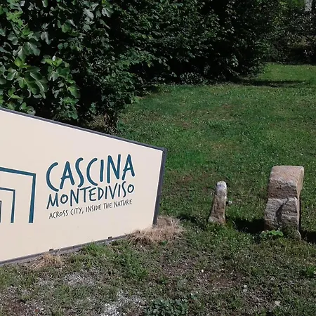 Cascina Monte Diviso بيت شباب غالاّراتي