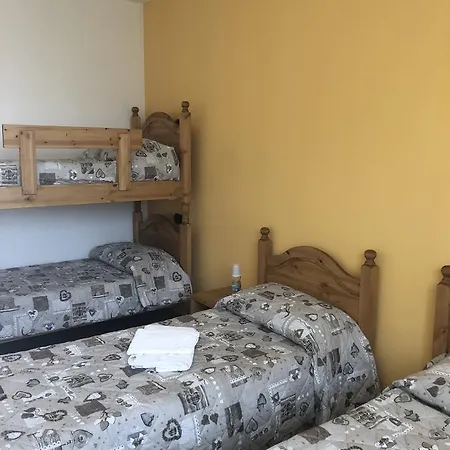 Cascina Monte Diviso بيت شباب غالاّراتي
